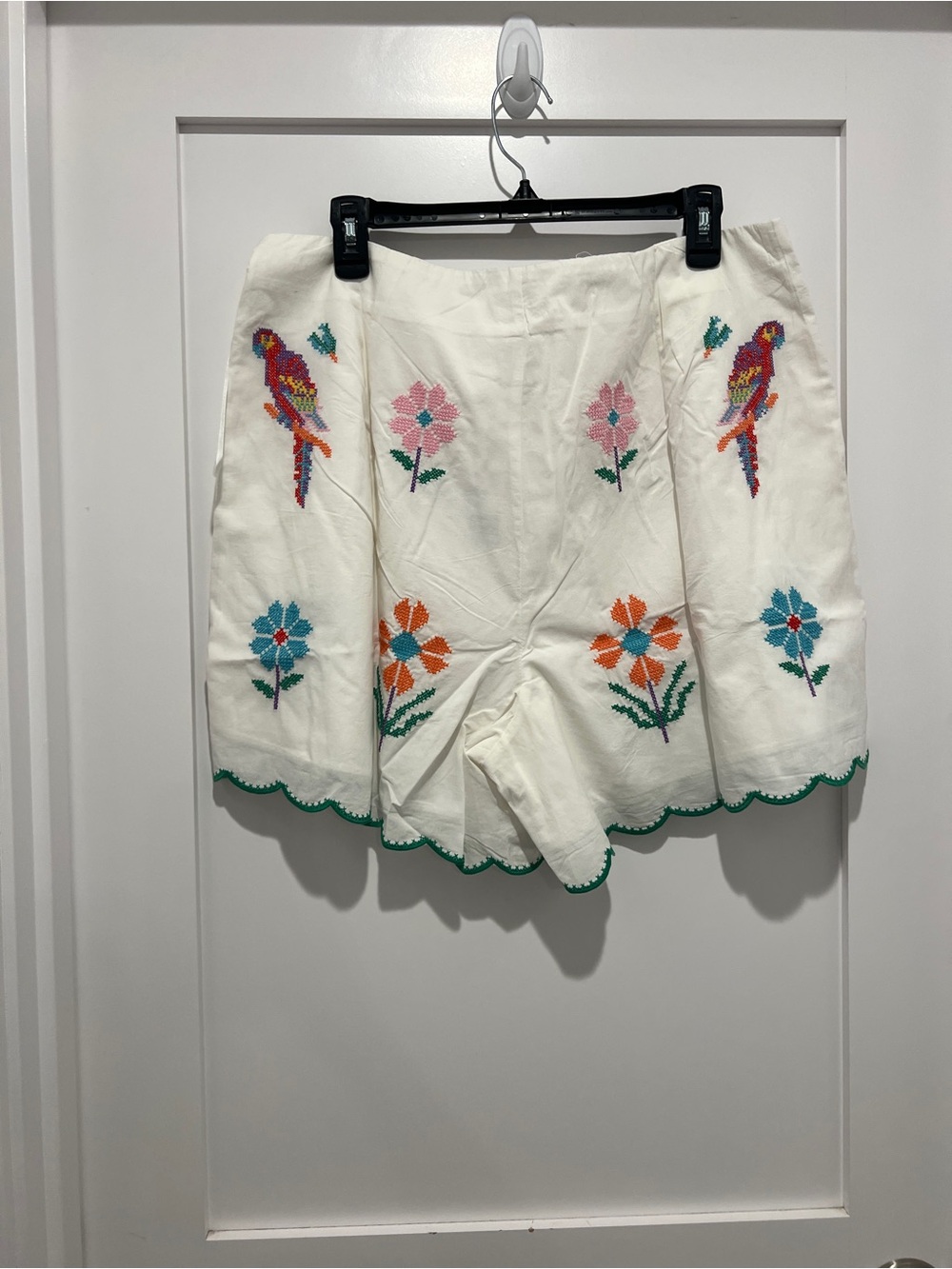 Embroidered White Women's Scalloped Hem Skort Floral & Parrot Motifs J.Marie XL - Picture 7 of 7